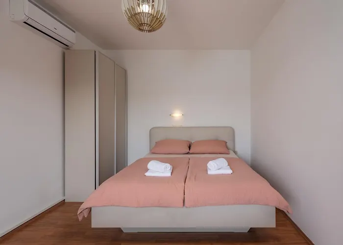 Seafront Mira Gabric Apartman *