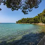 Seafront Mira Gabric *