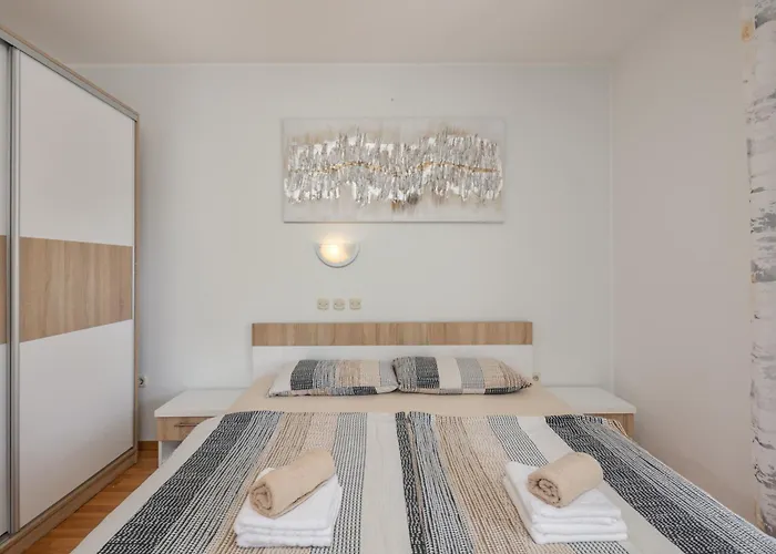 Seafront Mira Gabric Apartment Lopar